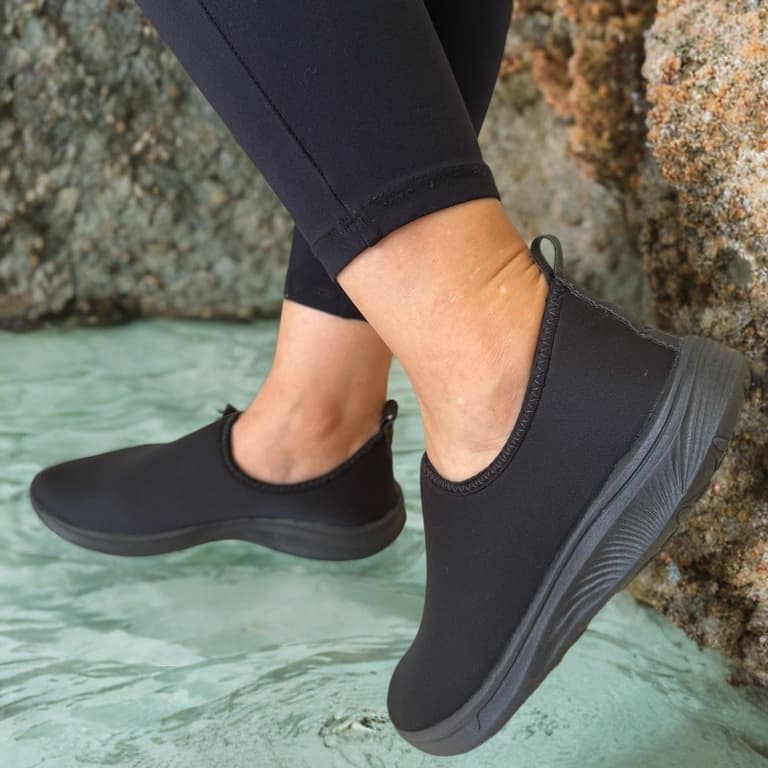 Sapatilha Aquática Feminina Neoprene  Praia Pesca Esportes Náuticos Solado Antiderrapante Calce Fácil Cor Preta
