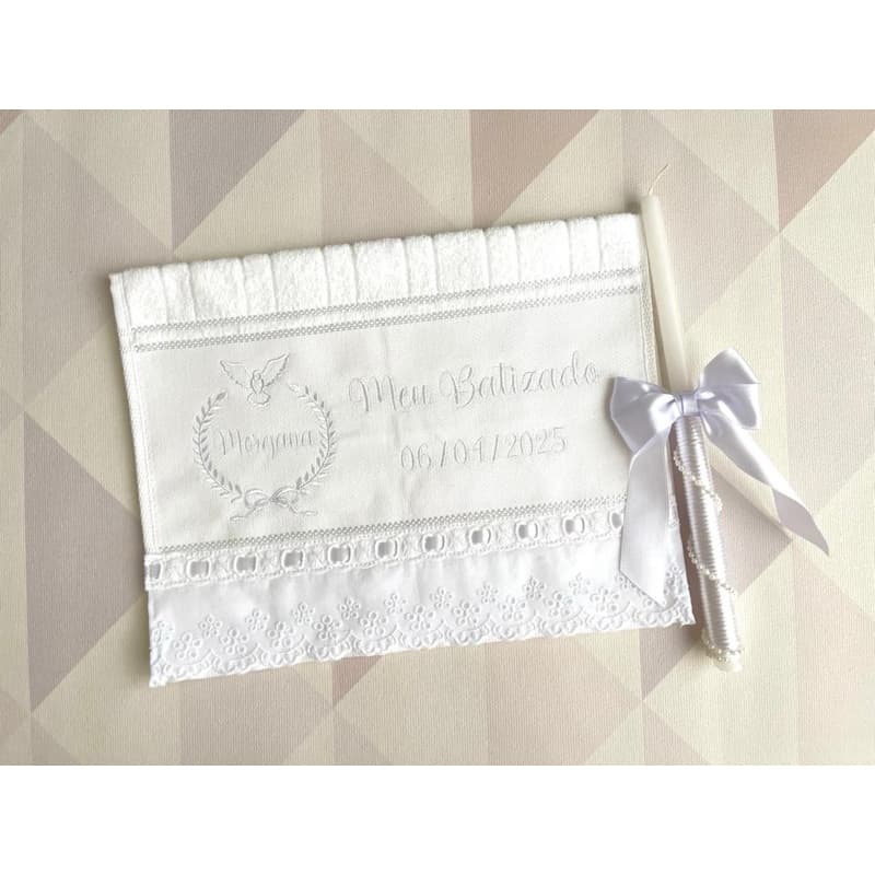 Toalha de Batizado personalizada com vela decorada