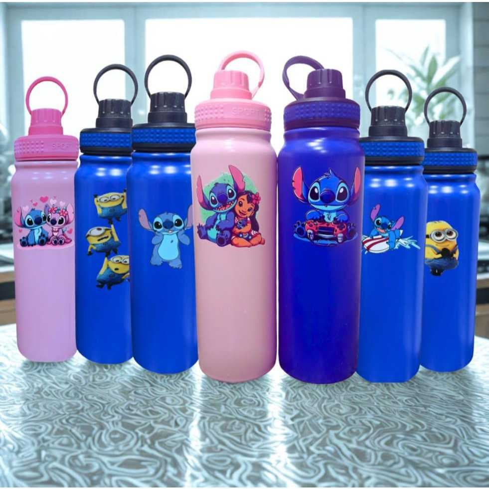 GARRAFA TÉRMICA 800ML PERSONALIZADA EM DTF UV TEMAS DESENHOS ANIMADOS CONSERVA GELADO FRIO BEBIDAS A