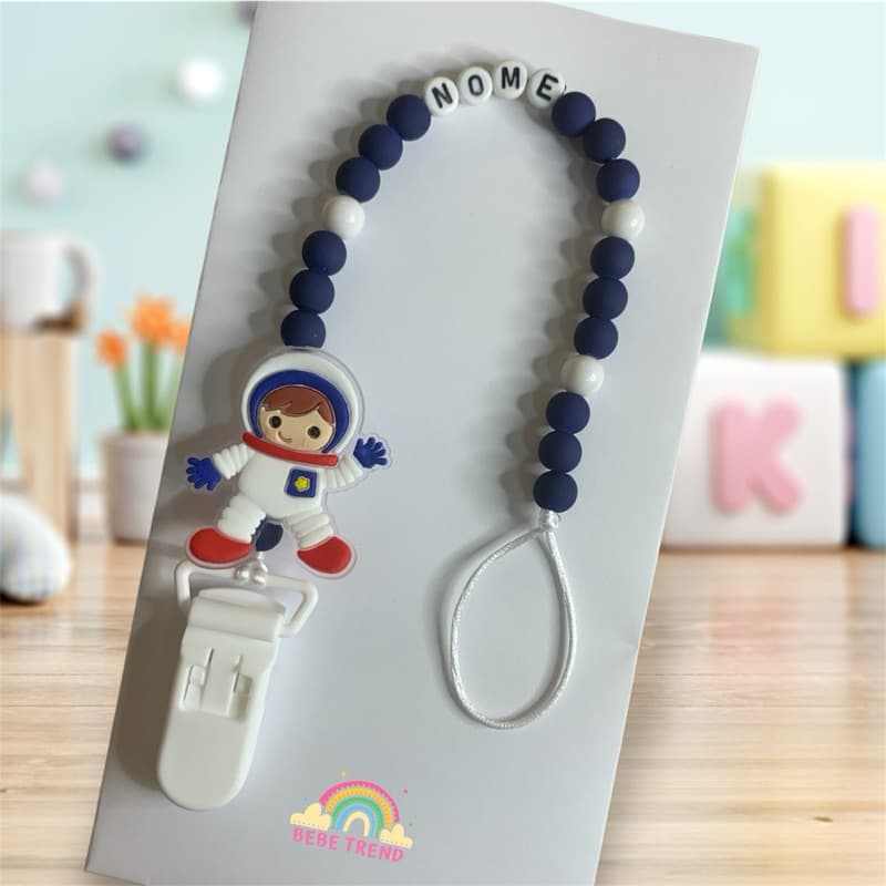 Prendedor de chupeta personalizado com nome do bebê astronauta