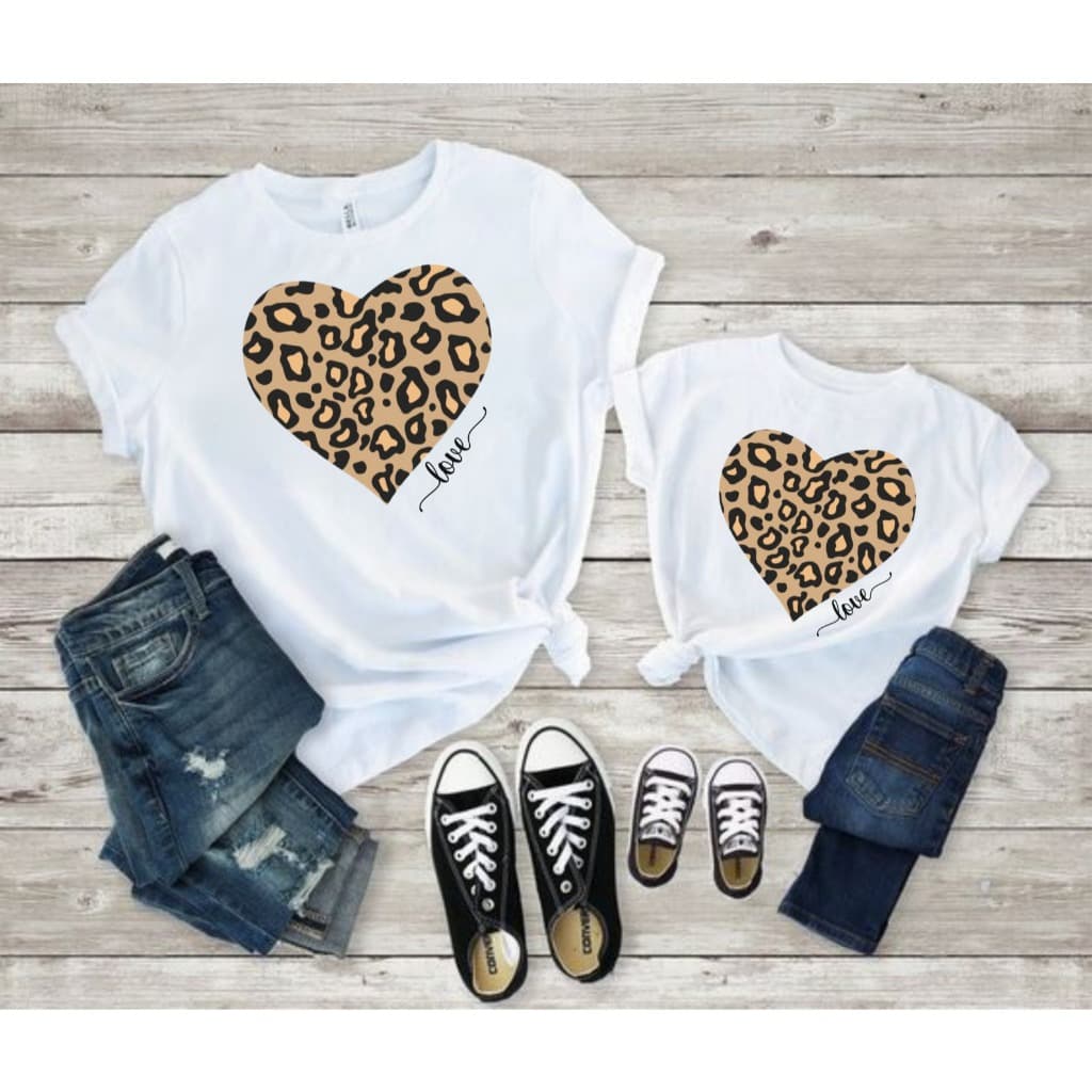 Kit Camiseta Feminina Tal Mãe Tal Filha Coração Animal Print Presente Dia das Mães BRANCO