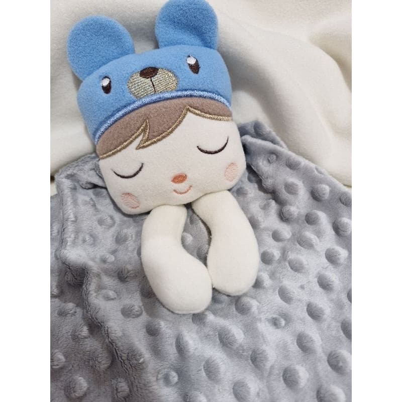 Naninha para bebê Metoo menino urso com prendedor de chupeta. Metoo menino urso. Naninha menino.