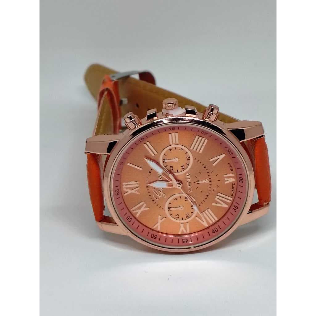 Relógio Quartz Feminino. Correia em Couro Durável. Estilo e Delicadeza