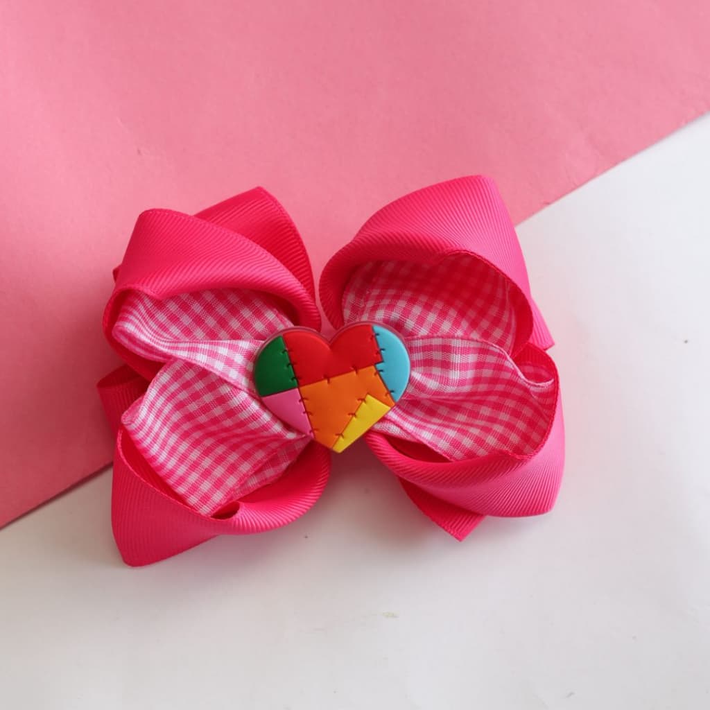 Laço junino infantil / Laço xadrez rosa pink /Laço de festa junina/ Laço com aplique coração  /laço no bico de pato