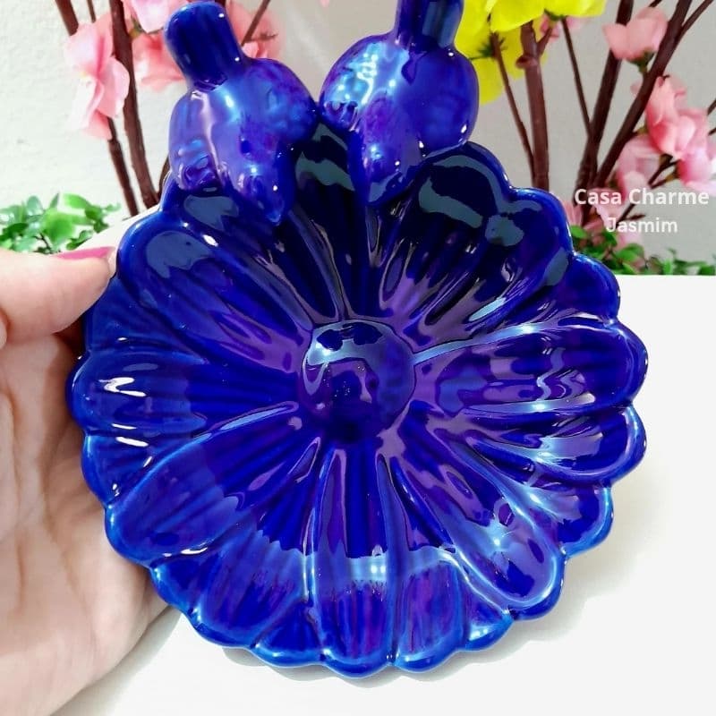 Porta sabonete saboneteira porta joias bijuterias flor com passarinhos de cerâmica esmaltada e decoração cor azul escuro