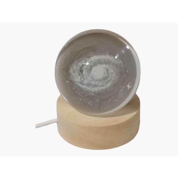 Mini Luminária Led Globo De Vidro 3d Base Madeira Usb Via Láctea