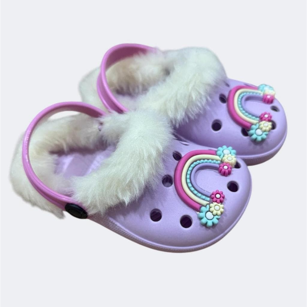 Sandalia Babuche Infantil Menina Arco Iris Pelucia Detalhe PomPom Ideal para Inverno Confortavel Dia a Dia Escola