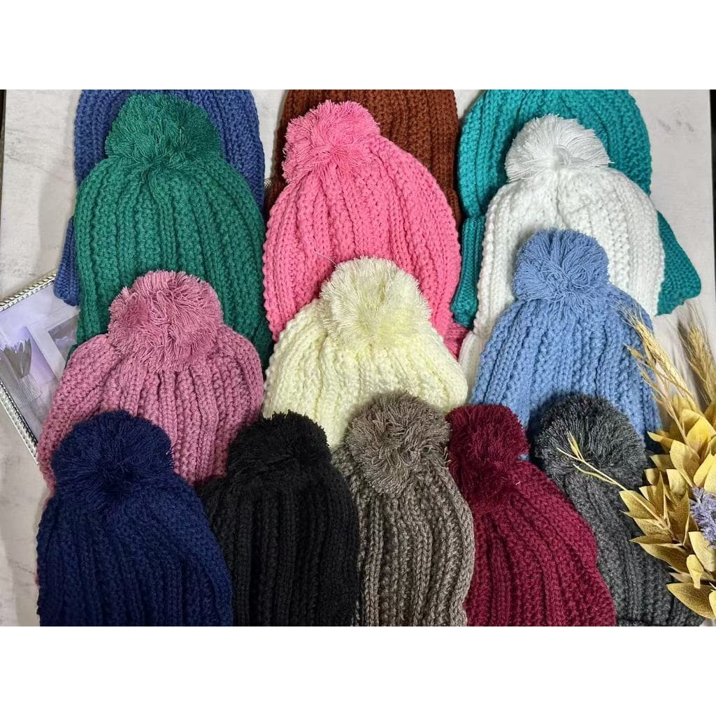 TOUCA COM POM POM FEMININO DE TRICÔ CORES SORTIDAS