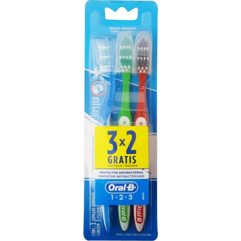 Escova de Dente Oral B Pacote com 3 Unidades com Protetor de Cerdas e Cores Variadas