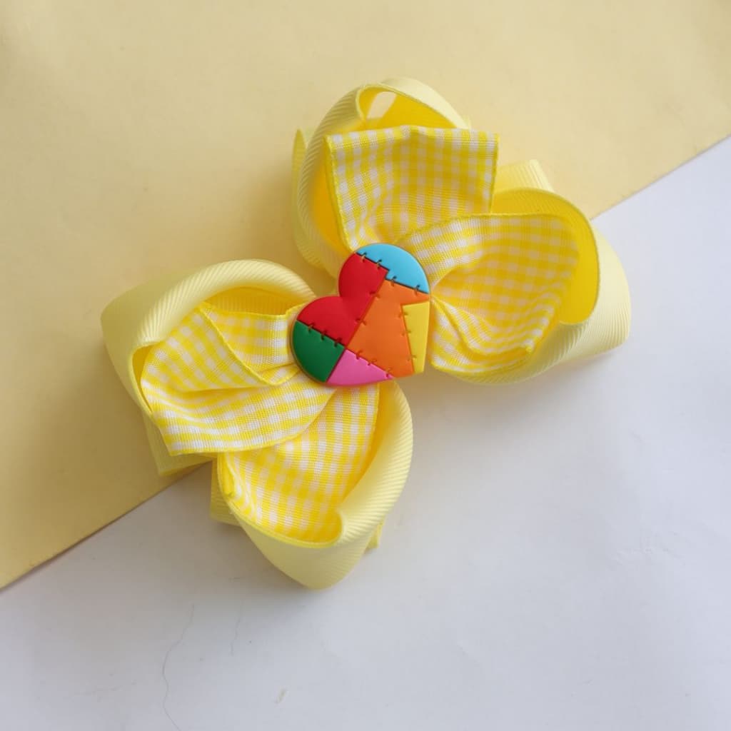 Laço junino infantil / Laço xadrez amarelo  /Laço de festa junina/ Laço com aplique coração  /laço no bico de pato