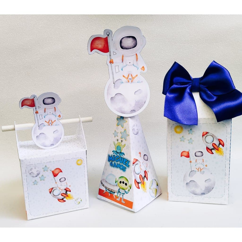 KIT TRIO PERSONALIZADO TEMA ASTRONAUTA - ESTRELAS CORES CLARAS- LEMBRANÇA DE FESTA INFANTIL