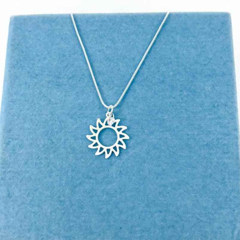 Colar Sol Vazado Com Cristal - Banhado a Prata - Cordão Feminino Praia Verão