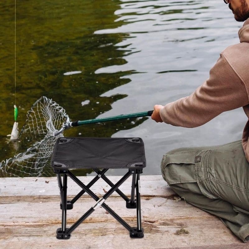 Banqueta Portátil Dobrável Reforçada – Leve, Compacta e Resistente para Camping, Pesca, Praia e Viagem