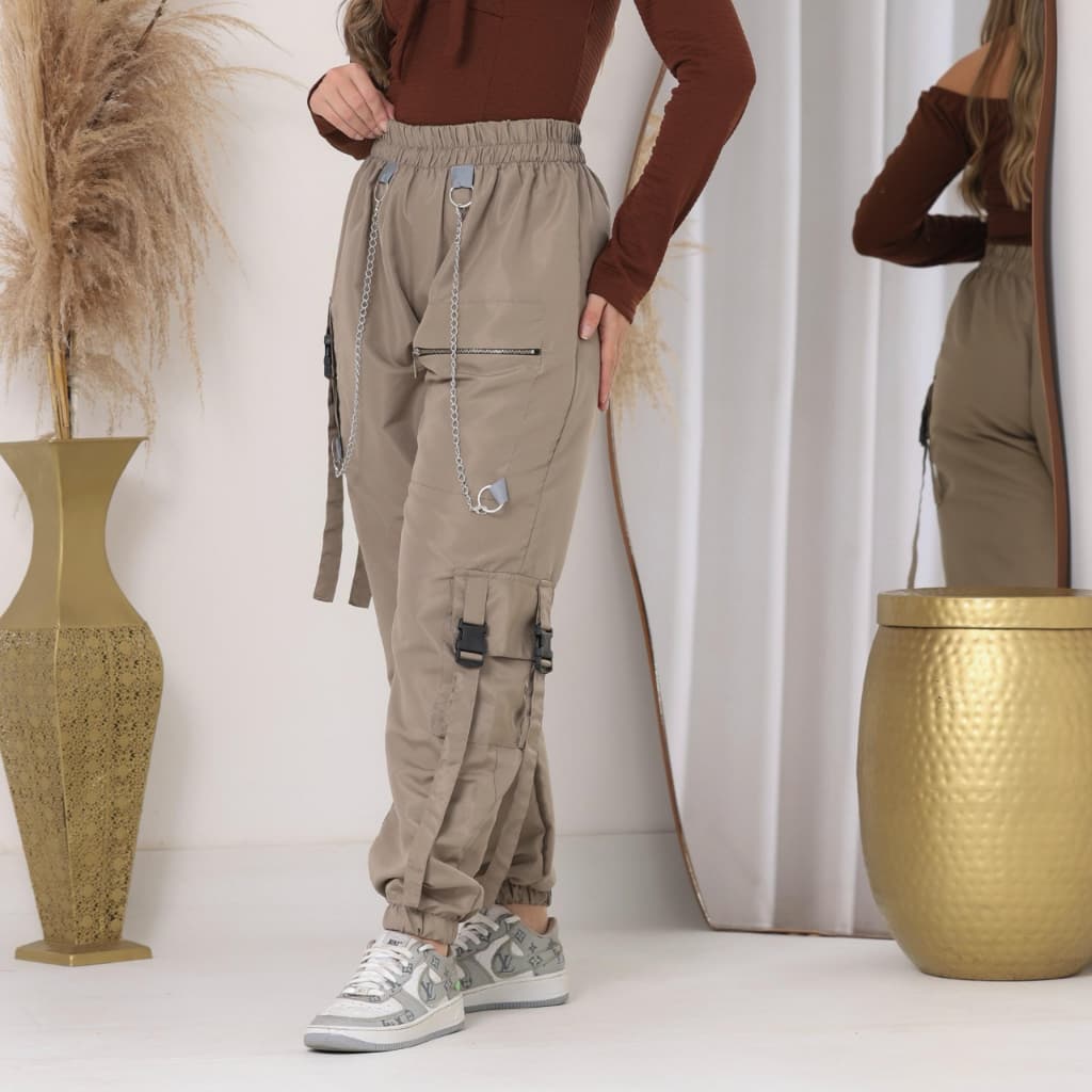 Bege Sofisticado com Toque street Jogger Feminina Longa com Correntes Qualquer Look com Muito Estilo