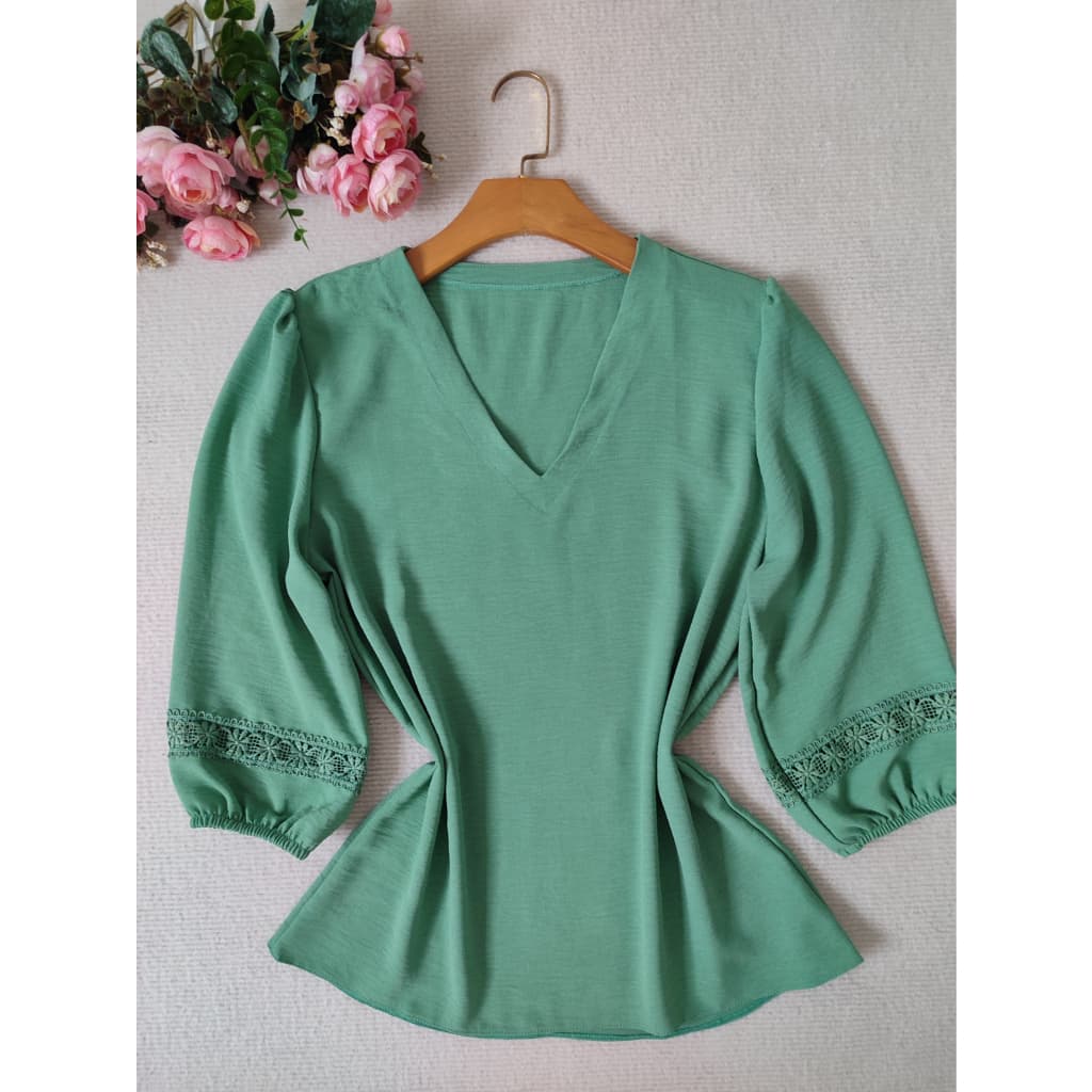 YW & X MODA   blusa feminina gola V manga 3/4 com renda tecido duna