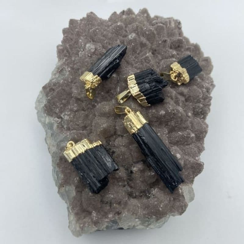 Turmalina pedra Turmalina pingente pedra natural proteção borda dourada