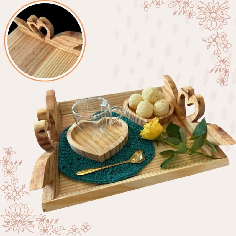 Bandeja de Madeira Pinus Artesanal com Alça em Formato de Coração Cisnes – Café da Manhã, Decoração, Presente Criativo.