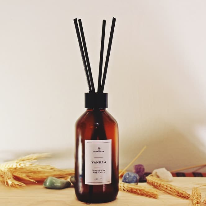 Difusor de Ambientes Aromatizador de Ambientes Em Vidro Âmbar Com Varetas 200 Ml