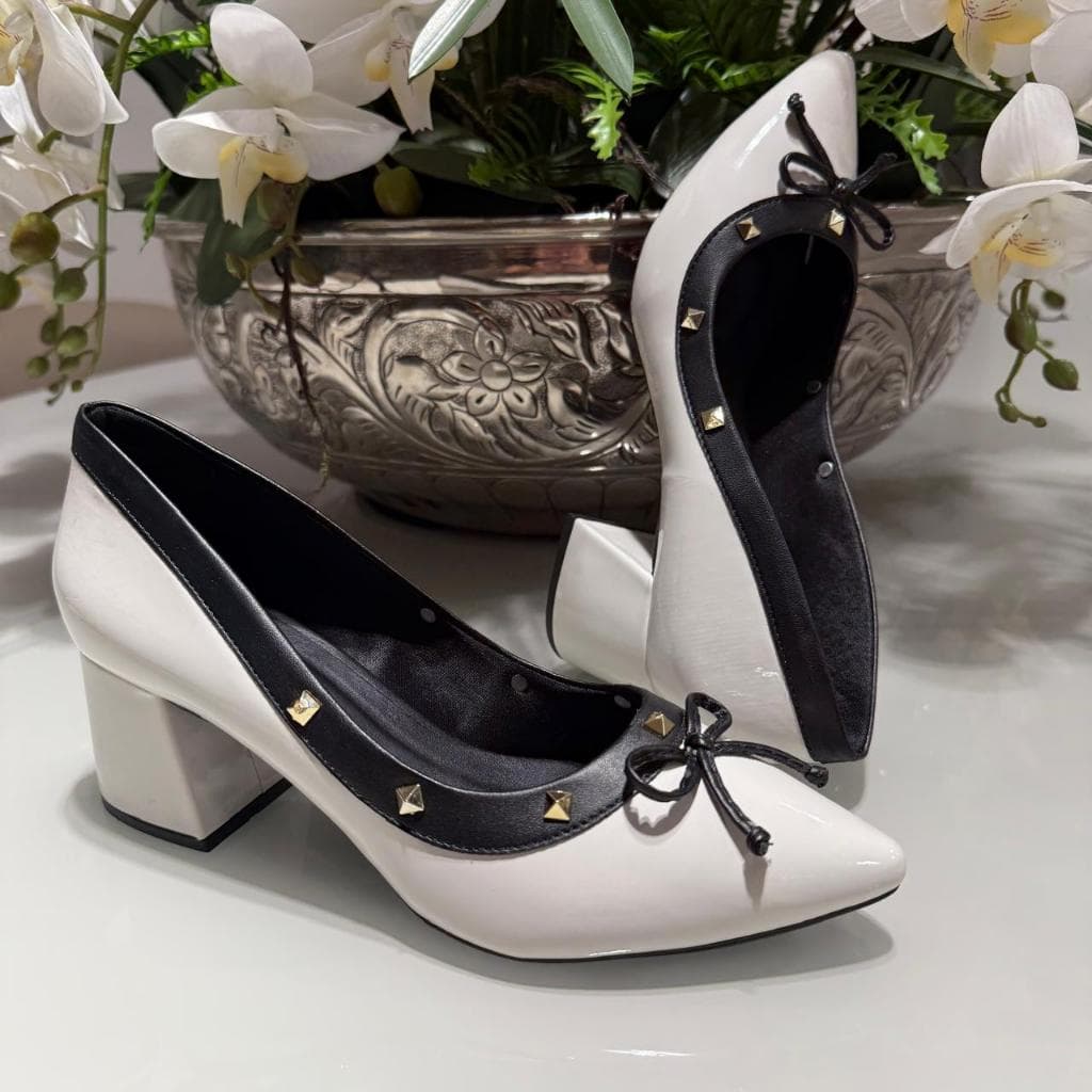 Scarpin Feminino Salto Grosso 5 cm com detalhe em taxa e Laço confortavel