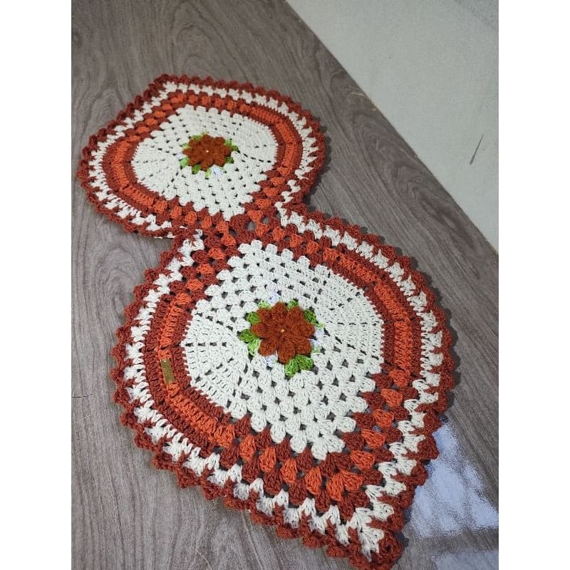 Trilho de mesa folha em crochê, peça decorativa para mesa