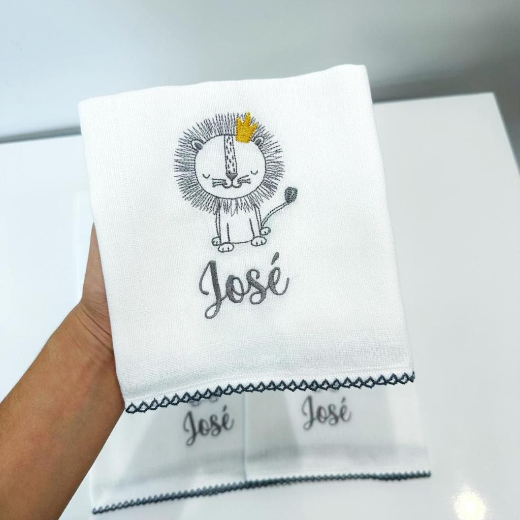Fraldas bordadas com nome leão nórdico leãozinho delineado-passeio/cueiro ombro e boca personalizada
