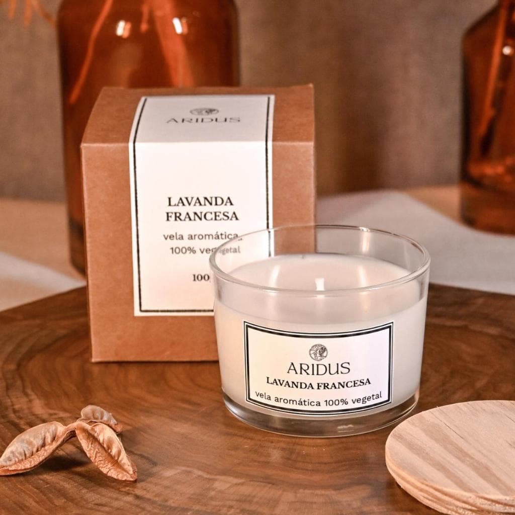 Vela aromática perfumada Lavanda - Essência premium - pote 150ml com tampa.