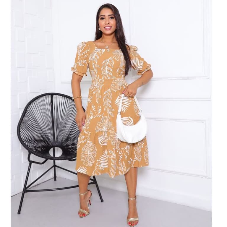 Vestido midi Feminino Duna com Estampa floral manga bufante, gola quadrada e elastex nas costas.
