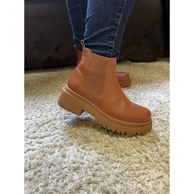 Bota botina Feminina Couro Legítimo Tratorada Salto Bloco Cano Curto Chelsea Confortável Caramelo