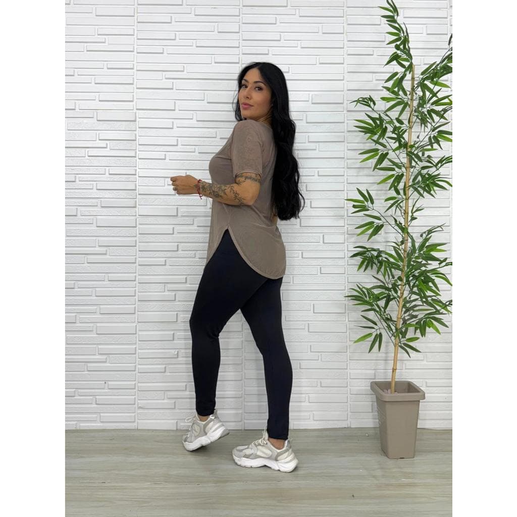 Camisa Feminina Tule Academia com fenda na Lateral.