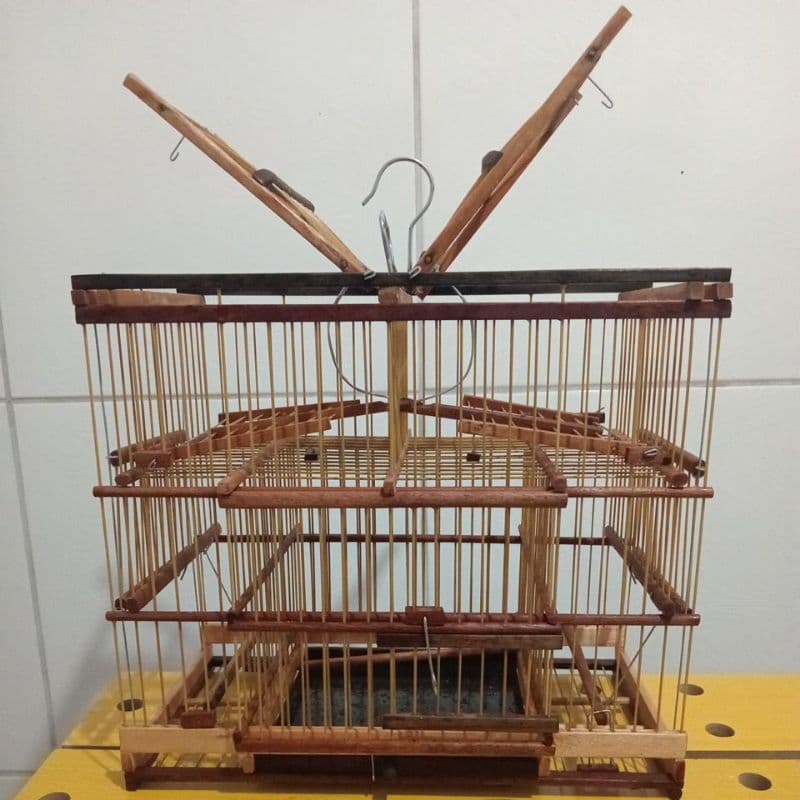 Gaiola de Madeira 4 Divisões com Abertura Automática Malha Fina 34x30x17cm Completa + Envio Rápido