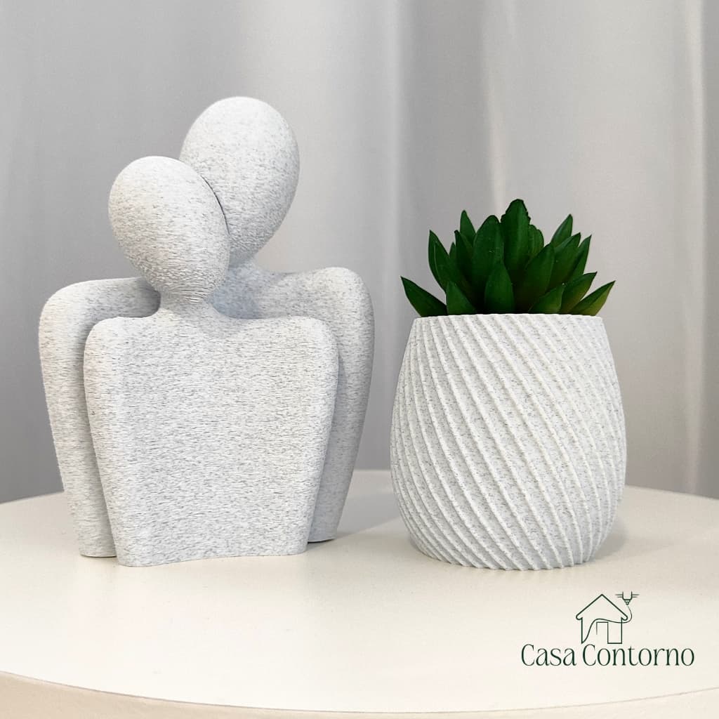 Estátuas Decorativas Casal se Abraçando + vaso
