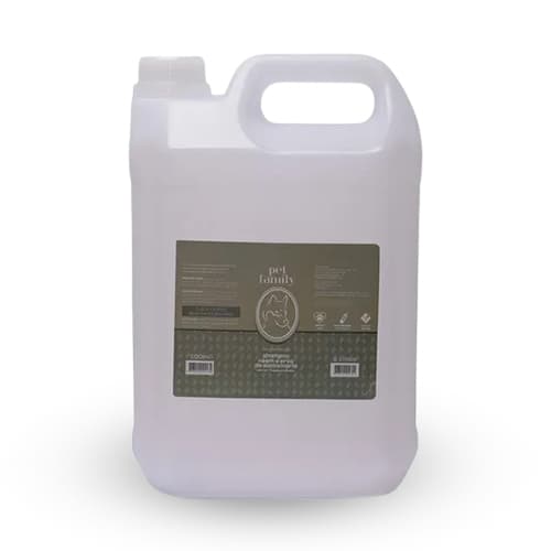 Shampoo Antipulgas Para Pet Concentrado Neem Erva Santa Maria Limpeza Profunda Cães e Gatos Pet Family 5L