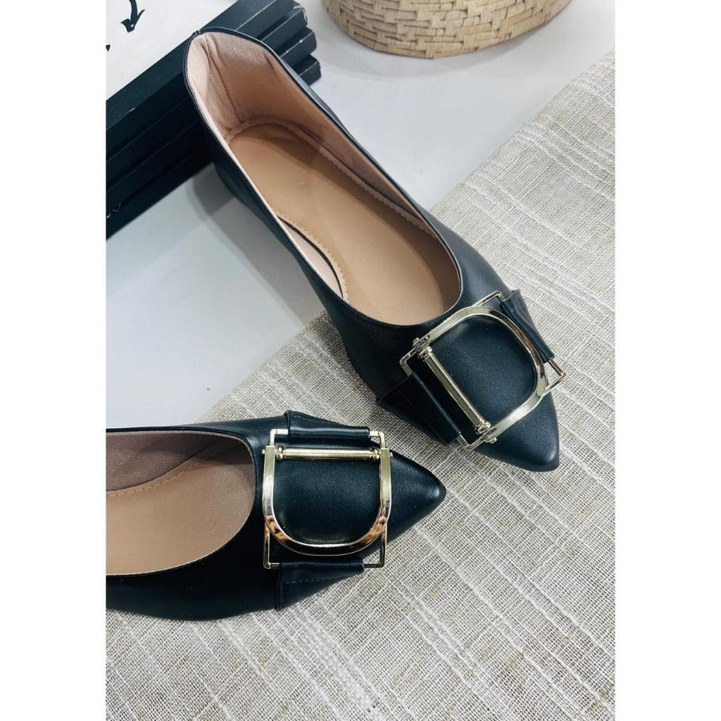 Sapatilha Preta Feminina Confortável Luxo Elegante Sapato Feminino Mocassim Bico Alongado /  Enfeite
