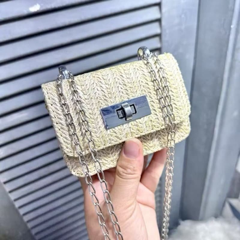 Bolsa Feminina Tiracolo Transversal Estilo Palha com Corrente Fecho Metálico Elegante