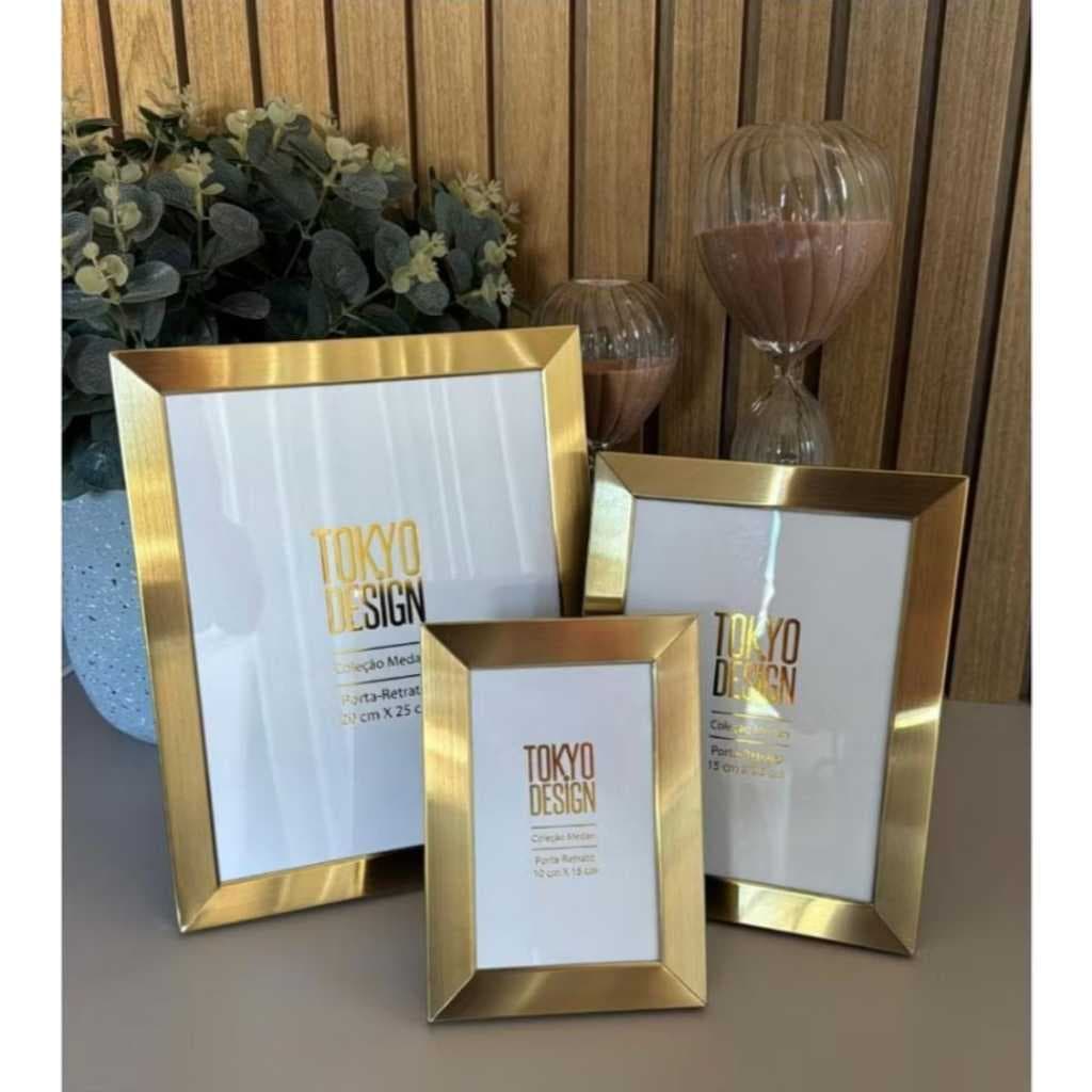 Porta RetratoTokio Design Dourado Fosco em Metal com visor em vidro Medan