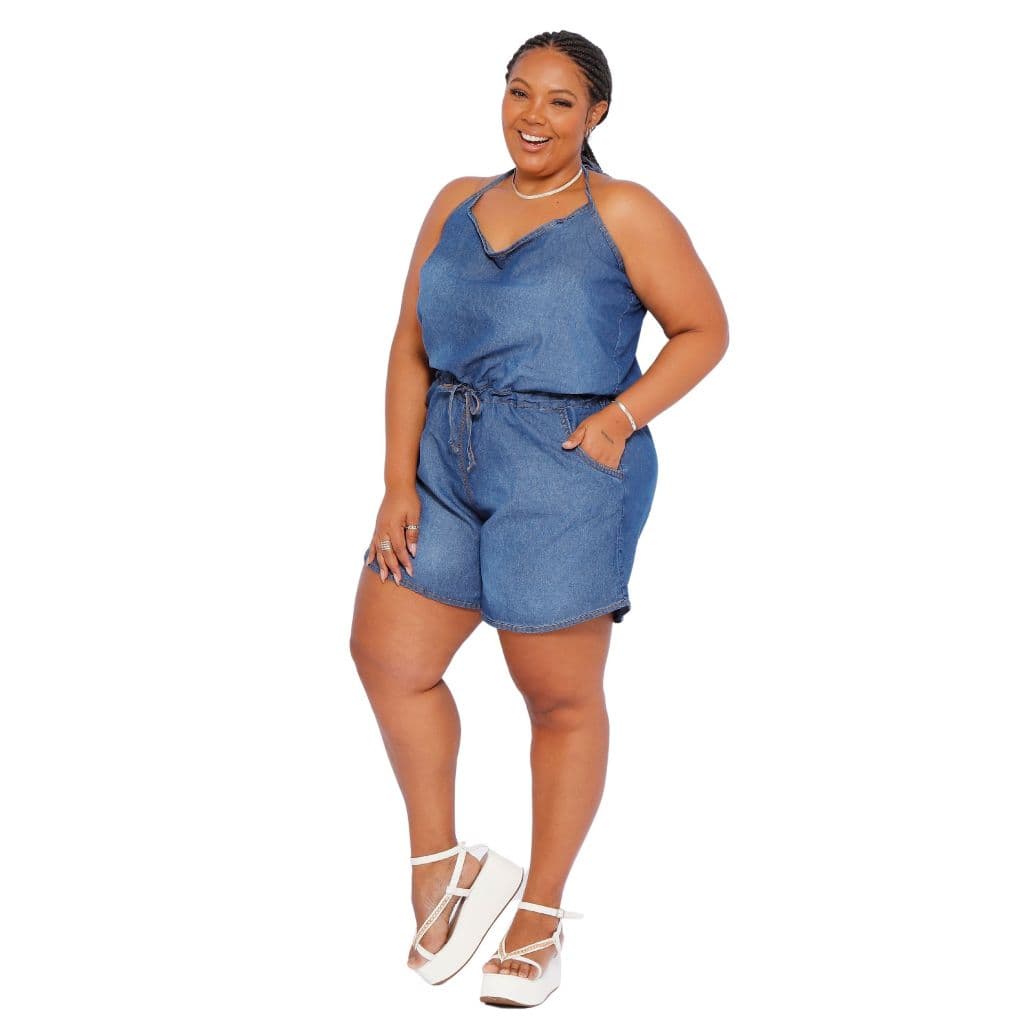 Macaquinho Jeans Feminino com Bolso Plus Size
