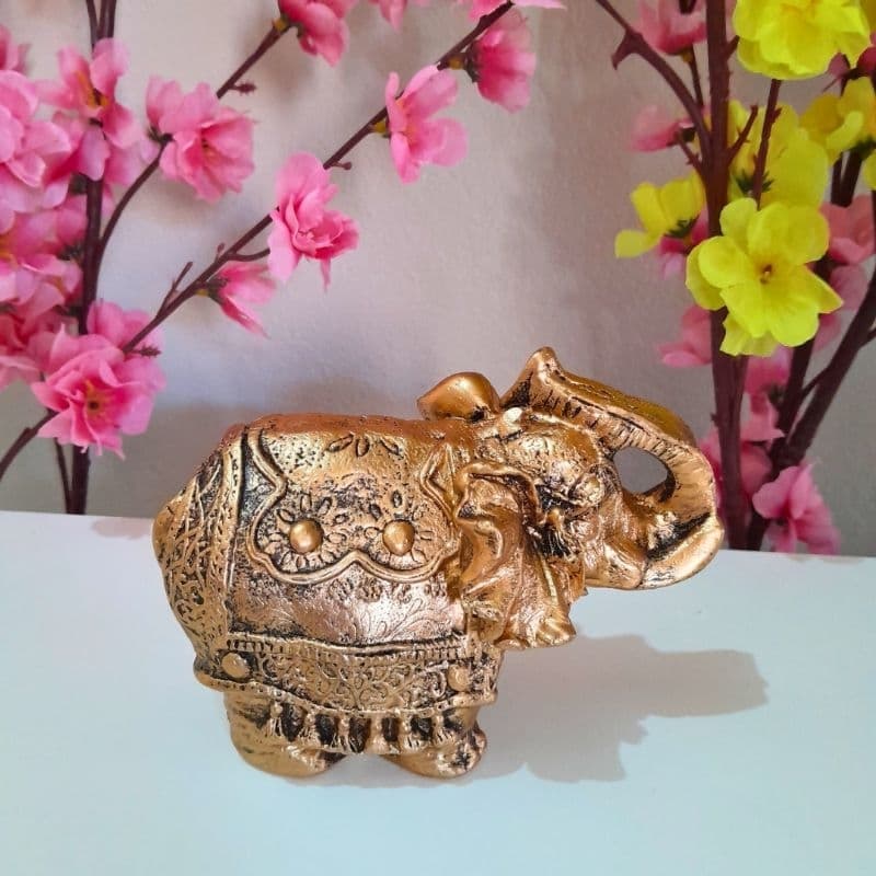 Elefante da Sorte e Prosperidade Decorativo Decoração Pequeno Com Marfim Indiano em Dourado Envelhecido e Dourado Preto