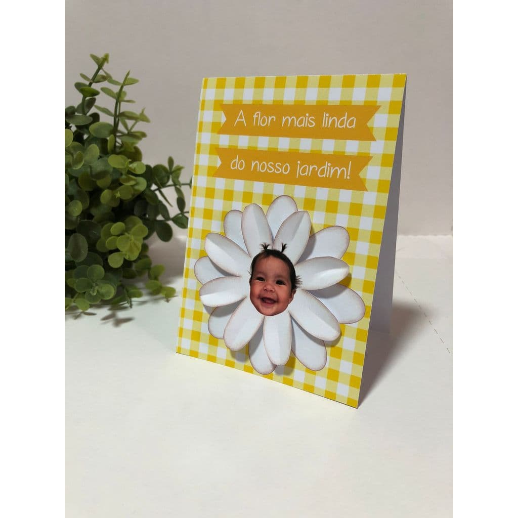 Plaquinha de Centro de Mesa Tema Margaridas com Carinha Bebê Decoração Festa Infantil