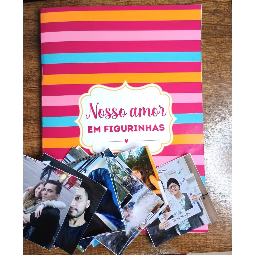 Album de fotos livreto, nosso amor em figurinhas com 24 fotos para colar e se encantar presente criativo