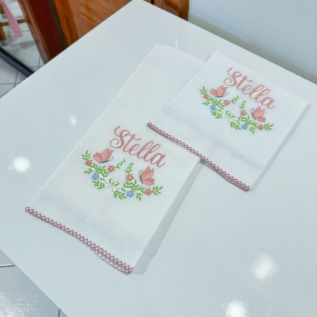 Kit 2 Fralda ombro e/ou boca bordado com nome FLORES E BORBOLETA MENINA fraldas duplas 2 unid