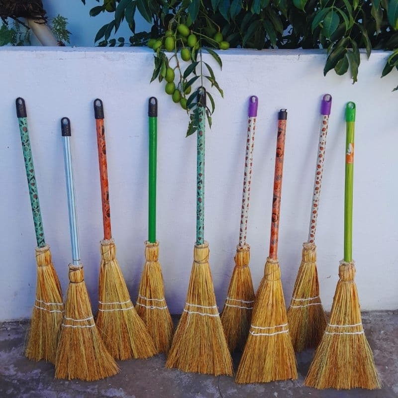 Vassoura Caipira para Crianças Coloridas Produzida Artesanalmente
