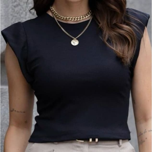 Blusa Feminina Muscle Tee Lisa T-shirt Casual Regata com Ombreira Camiseta Básica Blusinha Feminina Estilosa em Ribana