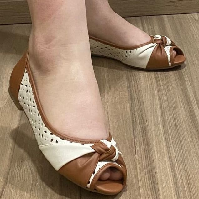 0270 Sapatilha Feminina Bico Redondo em material vazado com palmilha Conforto Nas cores inverno.