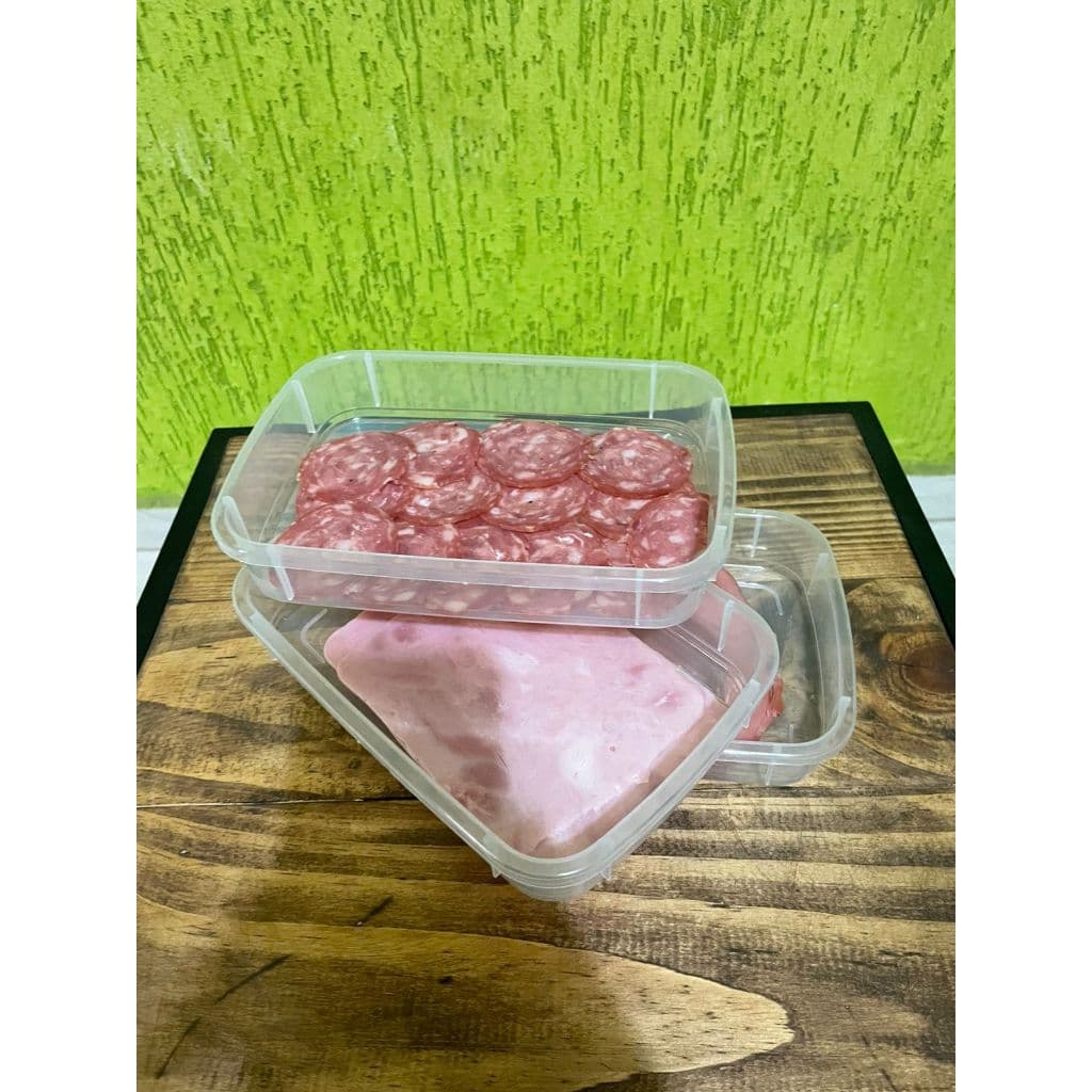 Porta frios de plastico empilhavel com tampa torre