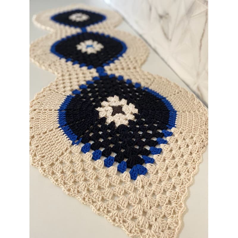 caminho de mesa modelo folha .medidas:1.34x45cm