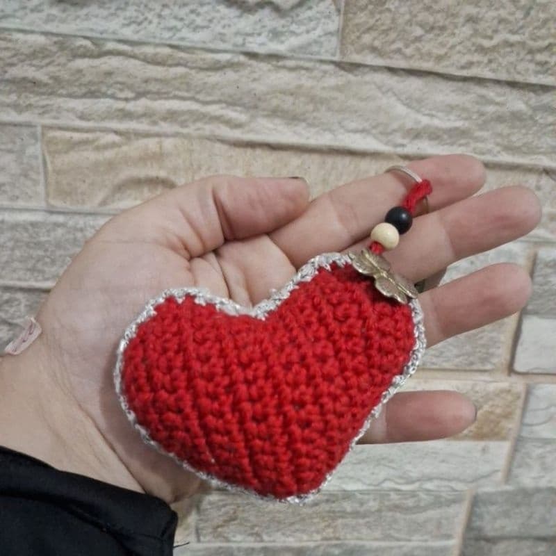 Chaveiro e enfeite para carro Coração amigurumi crochê presente mimo