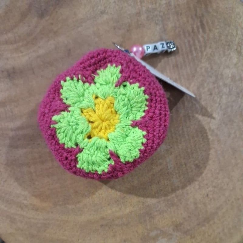 Bolsinha de crochê amigurumi porta moeda com pingente