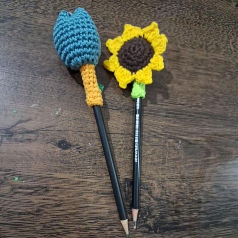 Kit com 2 ponteiras de crochê girassol e tulipa presente mimo