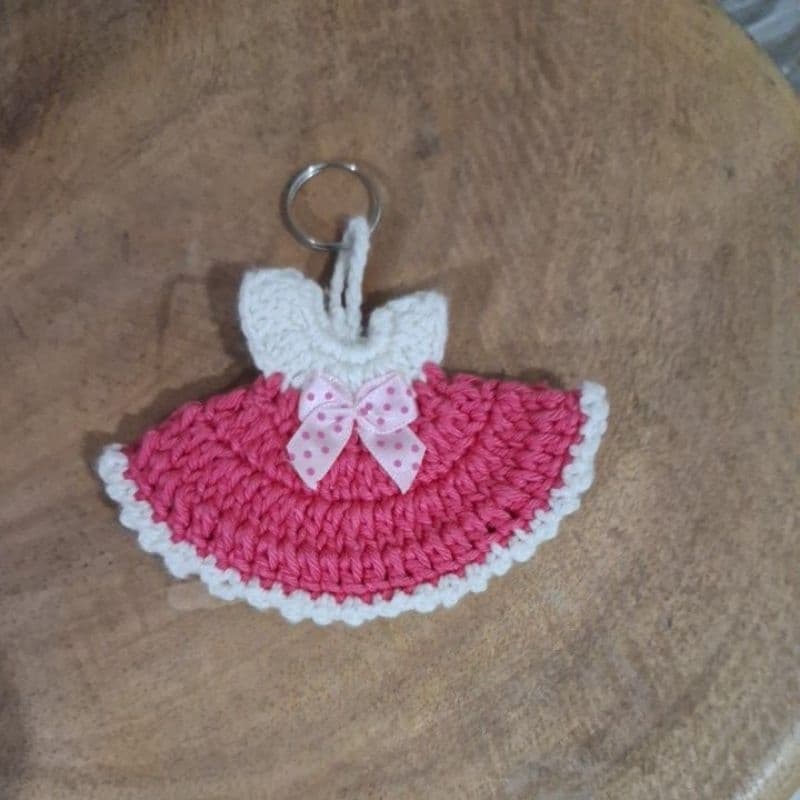 Chaveiro e decoração mini vestido presente mimo crochê amigurumi