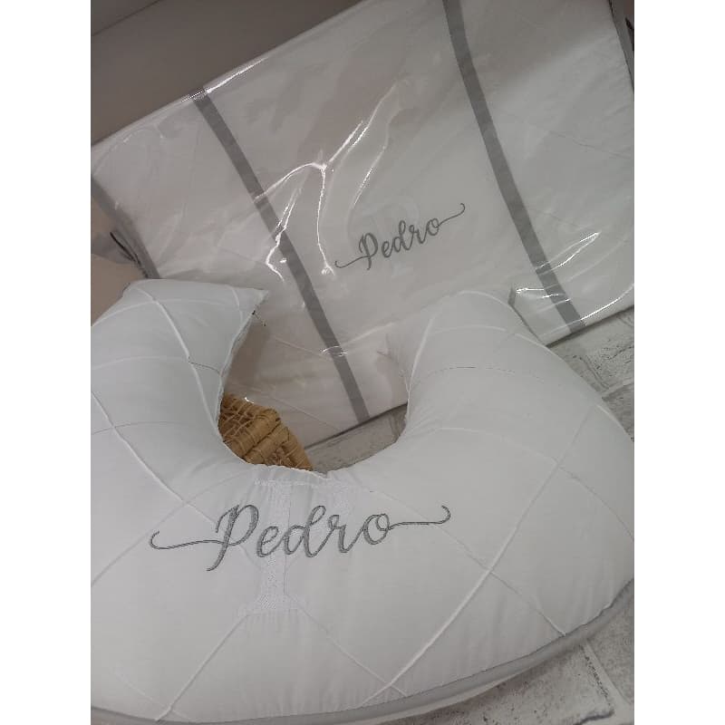 kit Almofada Amamentação e Trocador Anatômico Bordado Personalizado Branco e Cinza